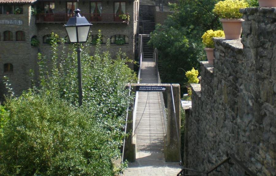 Can Grau Rupit Bagian luar foto
